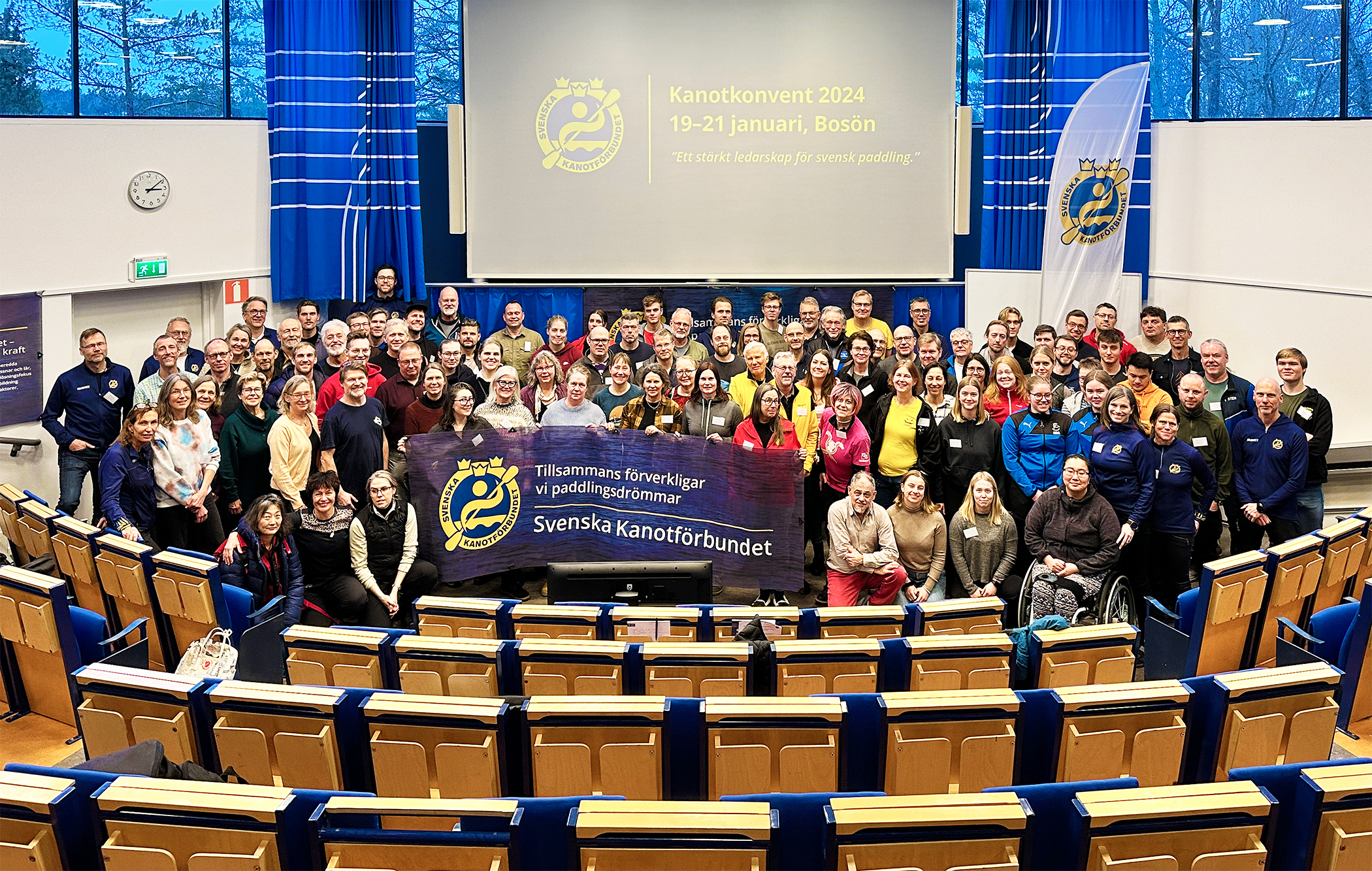 Gruppbild i föreläsningssalen Olympia på Bosön efter avslutat Kanotkonvent 2023